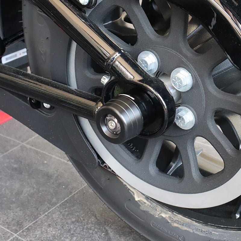 M8ソフテイル リアアクスルスライダー (チタン)