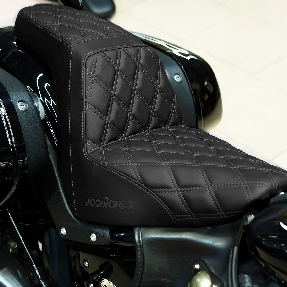 Harley-Davidson シート 黒 ハーレー パーツ 新商品 シート