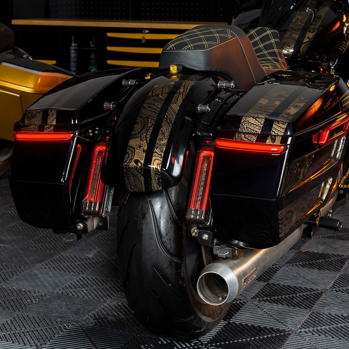 Hardlineチョップドサドルバッグ用 LEDライト (レッド)4