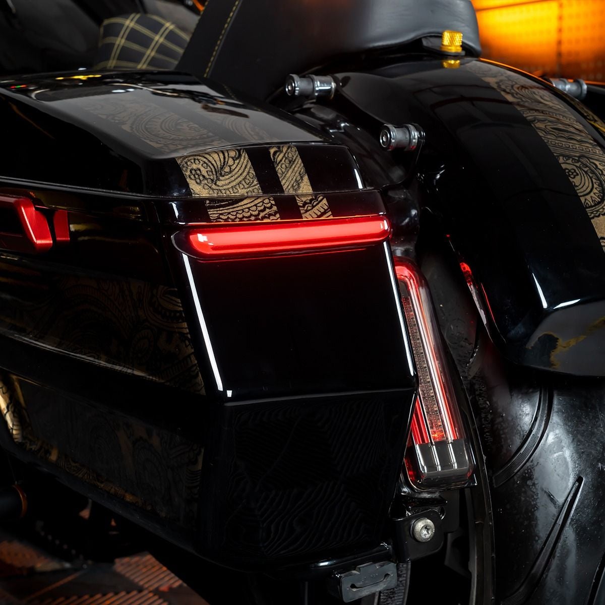 Hardlineチョップドサドルバッグ用 LEDライト (レッド)5