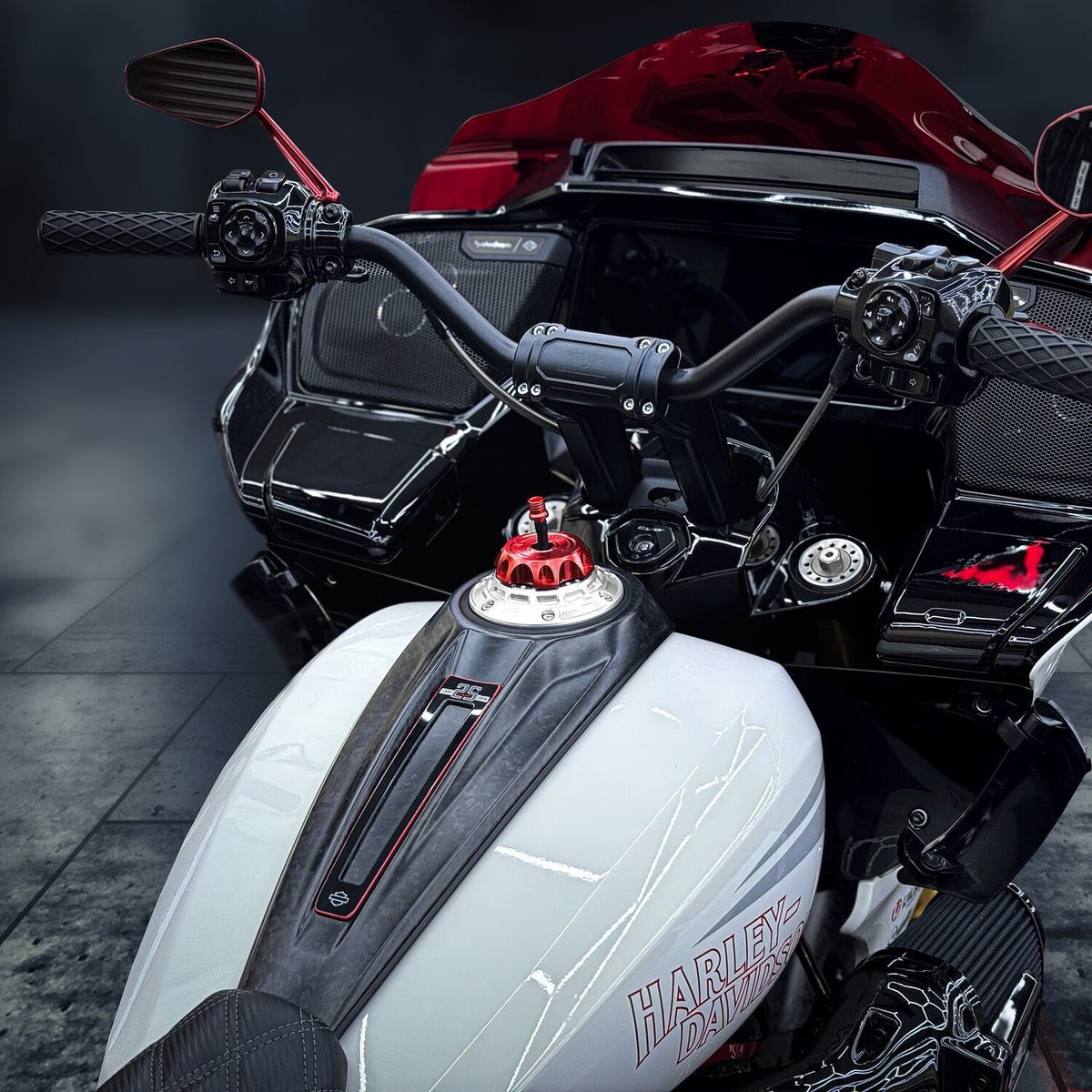  2025以降 ツーリング Performance ベントガスキャップ レッド Heinz Bikes 3