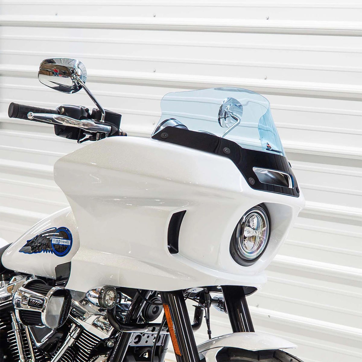 ローライダーST フレア・ウィンドシールド 6インチ (ブルーアイス)1