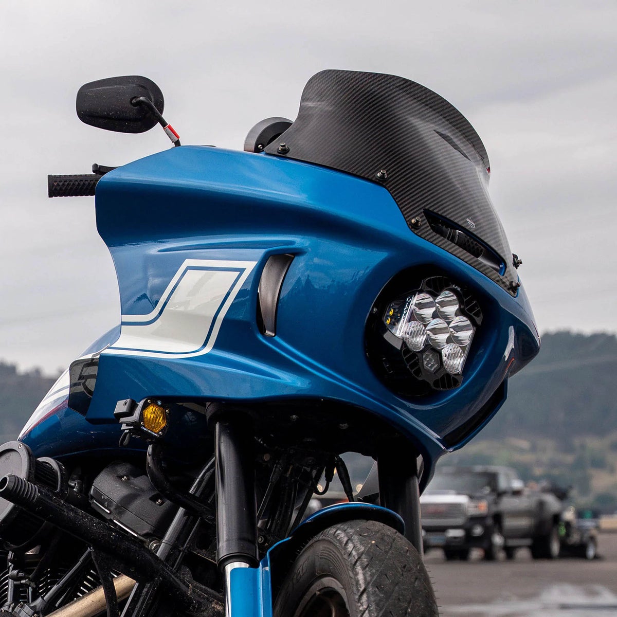 ローライダーST カーボンファイバー・フレアウィンドシールド 8インチ1