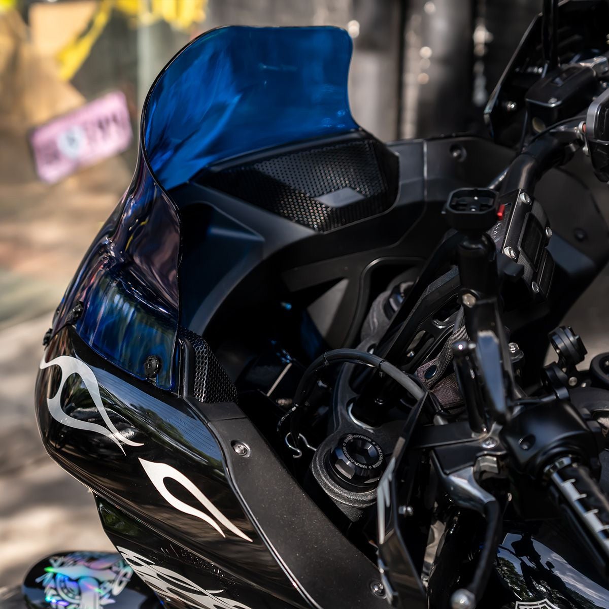 ローライダーST ウィンドシールド 8インチ (ブルー)1