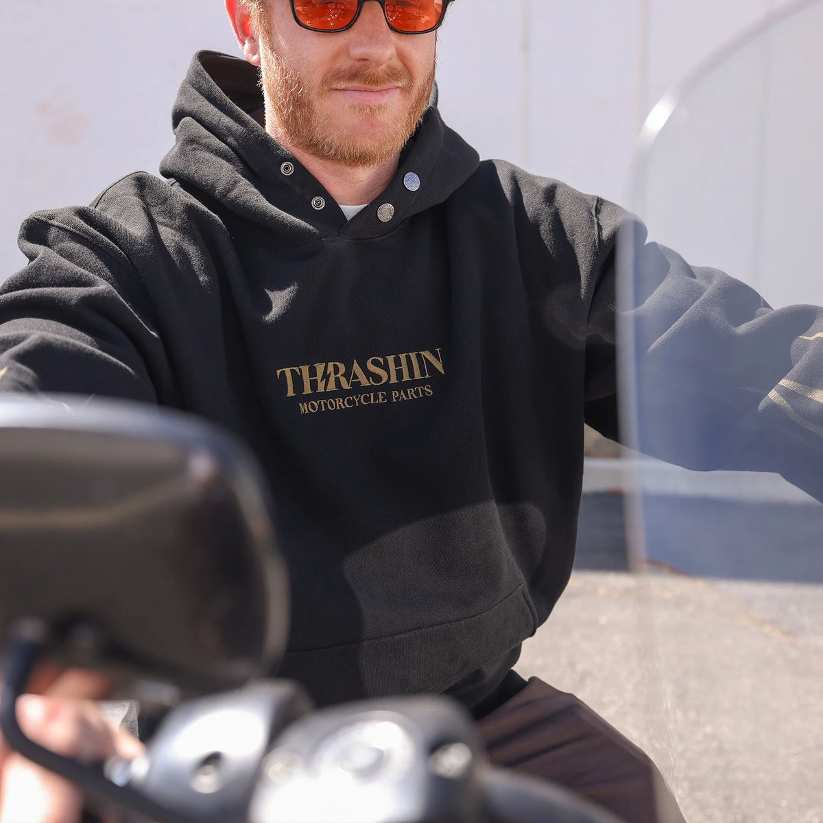 Thrashin Supply EMBER プルオーバー・フーディー (ブラック)1
