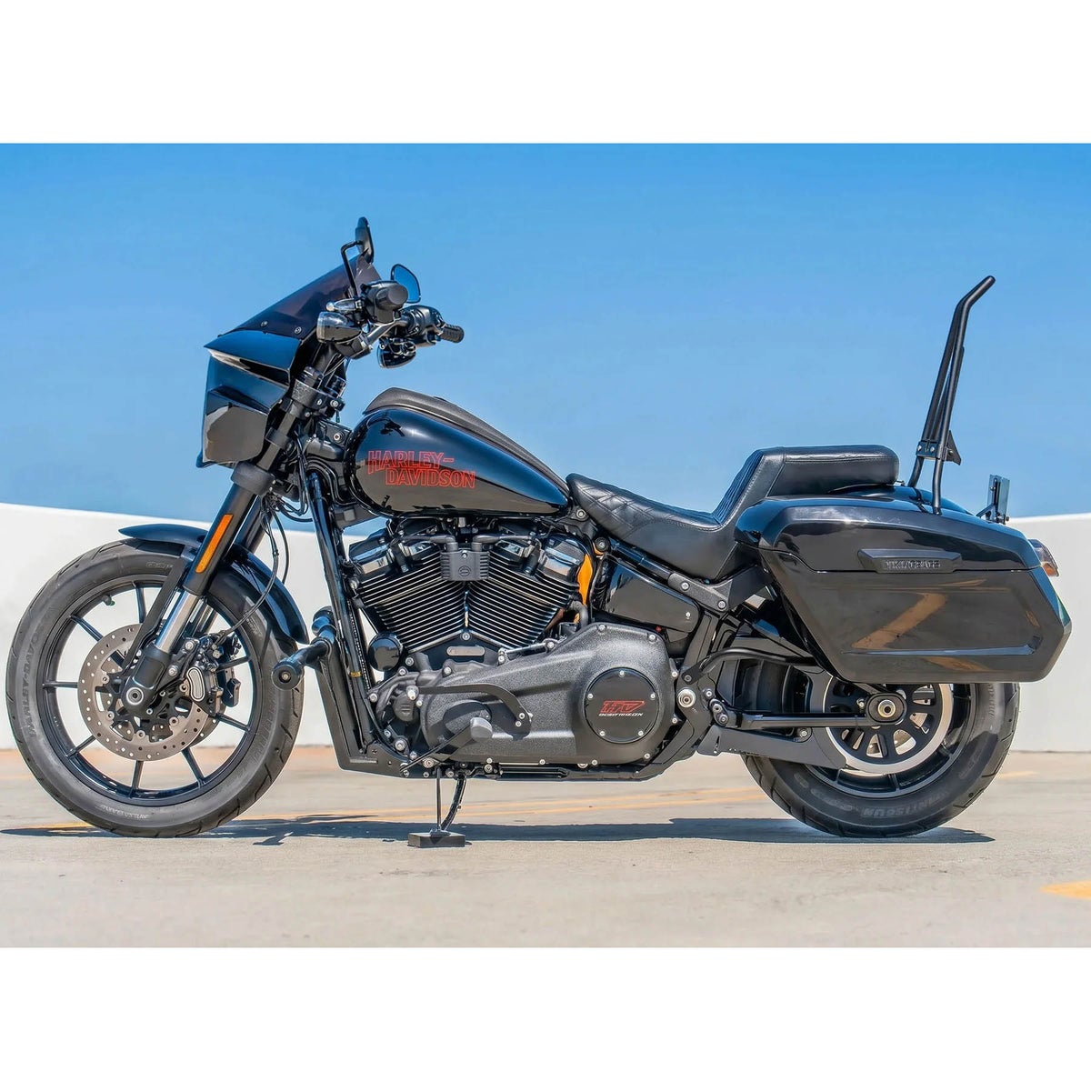 Titan XL 56L リジッドマウントチョップドサドルバッグ (グロスブラック)1