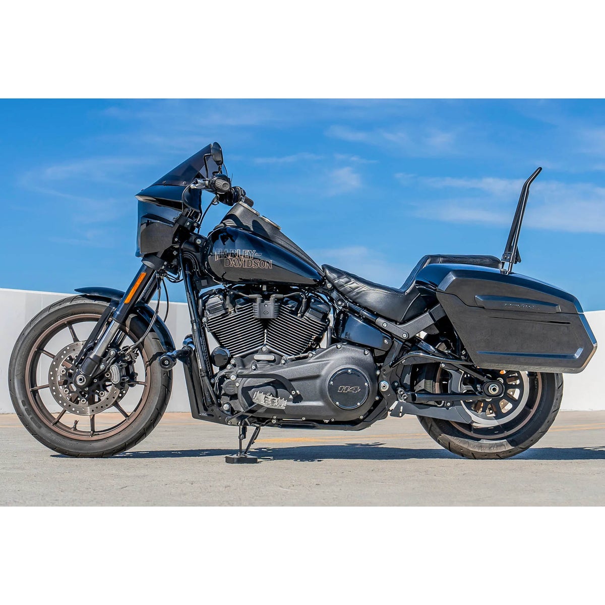 Titan XL 56L リジッドマウントチョップドサドルバッグ (グロスブラック)2