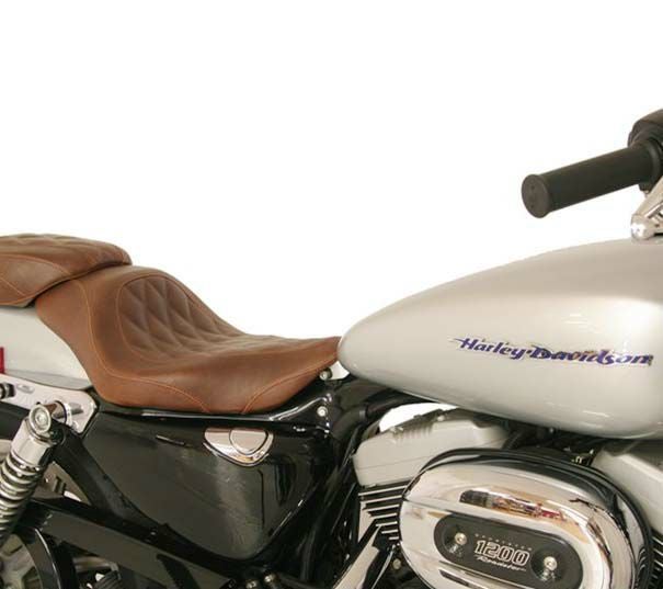 Mustang ワイドトリッパーソロ・シート ダイアモンドスティッチ ブラウン-02