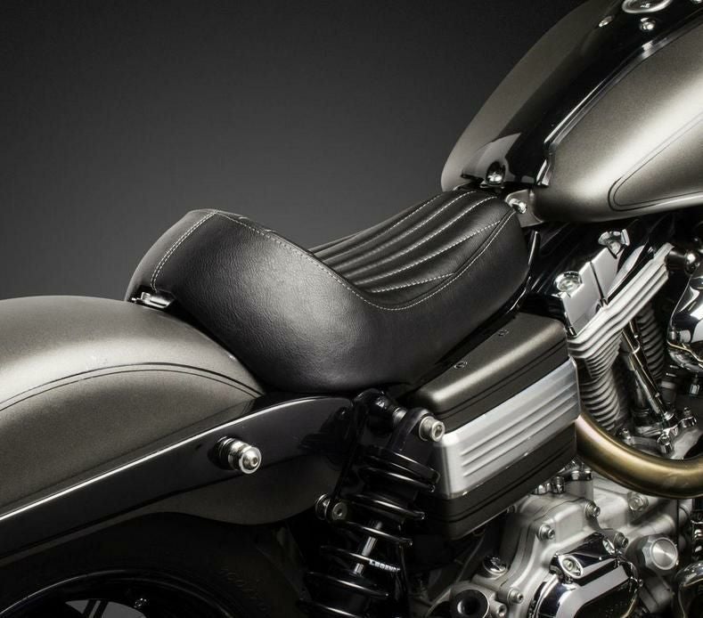 BILTWELL CHAMPIONシート バーチカルタックロール-02