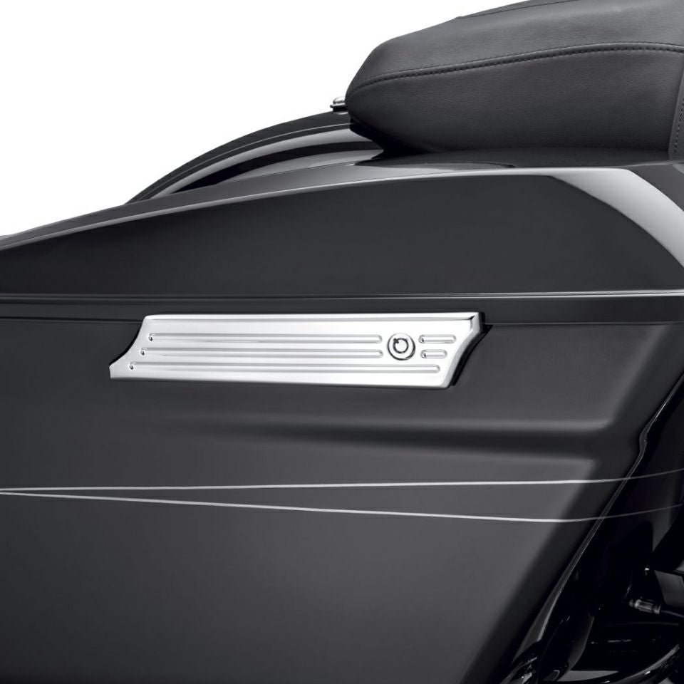 ビレット・サドルバッグヒンジカバー エッジカット クローム-02