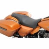 Drag Specialties プレデター シート ブラックピンストライプ スティッチ-01