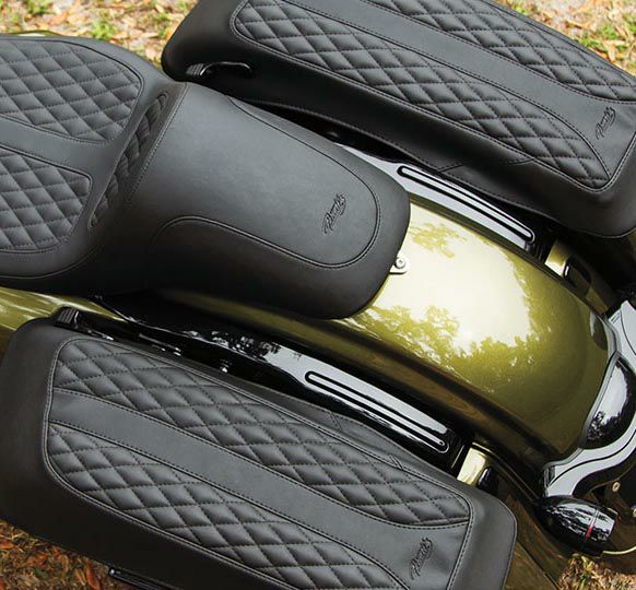 マスタング(Mustang)製ハーレーダビッドソン用シート| シートメーカー(USA)