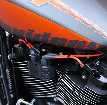 ハーレー M8 ソフテイル用 コイルカバー ブラック/シルバー |ハーレー