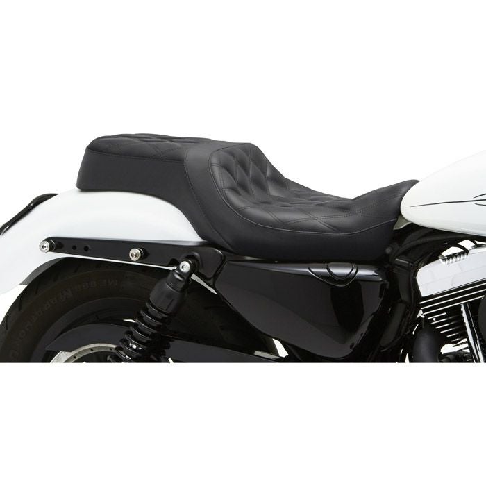 コルビン Widowmaker デュアルシート スポーツスター 4.5ガロンタンク車用-03