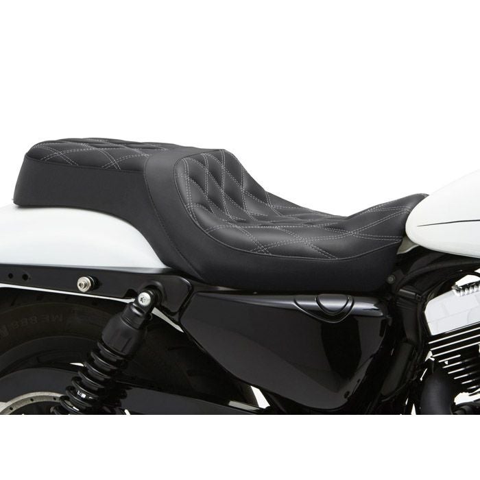 コルビン Widowmaker デュアルシート スポーツスター 4.5ガロンタンク車用-01