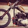 NASH MOTORCYCLE フューエルボトルホルダー　ブラック/ブラス-03