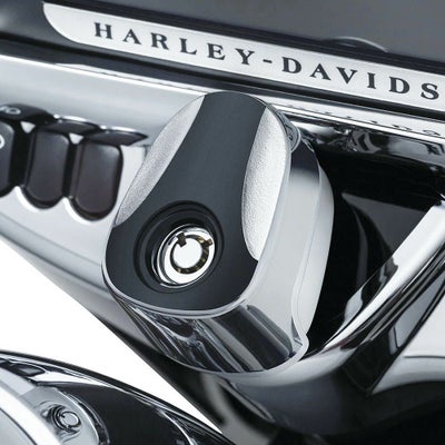 Kuryakyn（クリアキン）Sculpted イグニッションスイッチカバー　クローム/ブラック-01