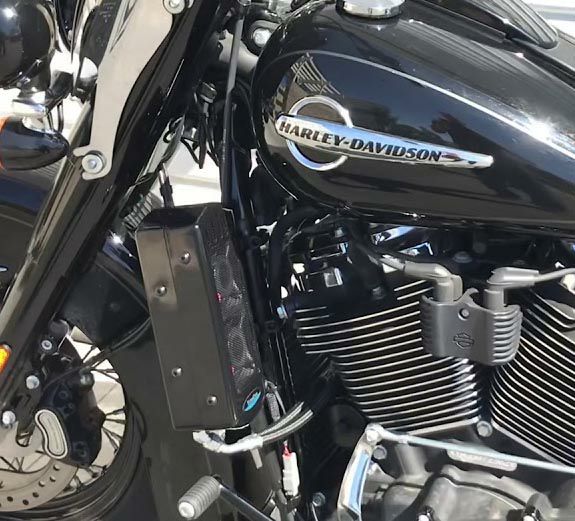 ULTRA COOL フレームマウント・オイルクーラーキット M8ソフテイル