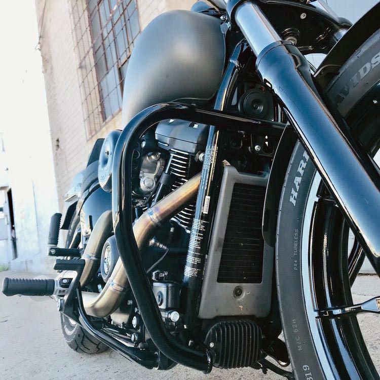 FXRディビジョン ナロー・クラッシュバー ハーレー、M8ソフテイル