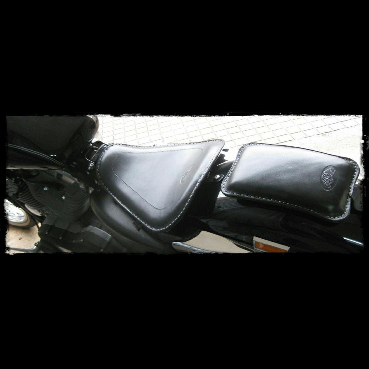 dhカスタム スポーツスターソロシート ブラック-04