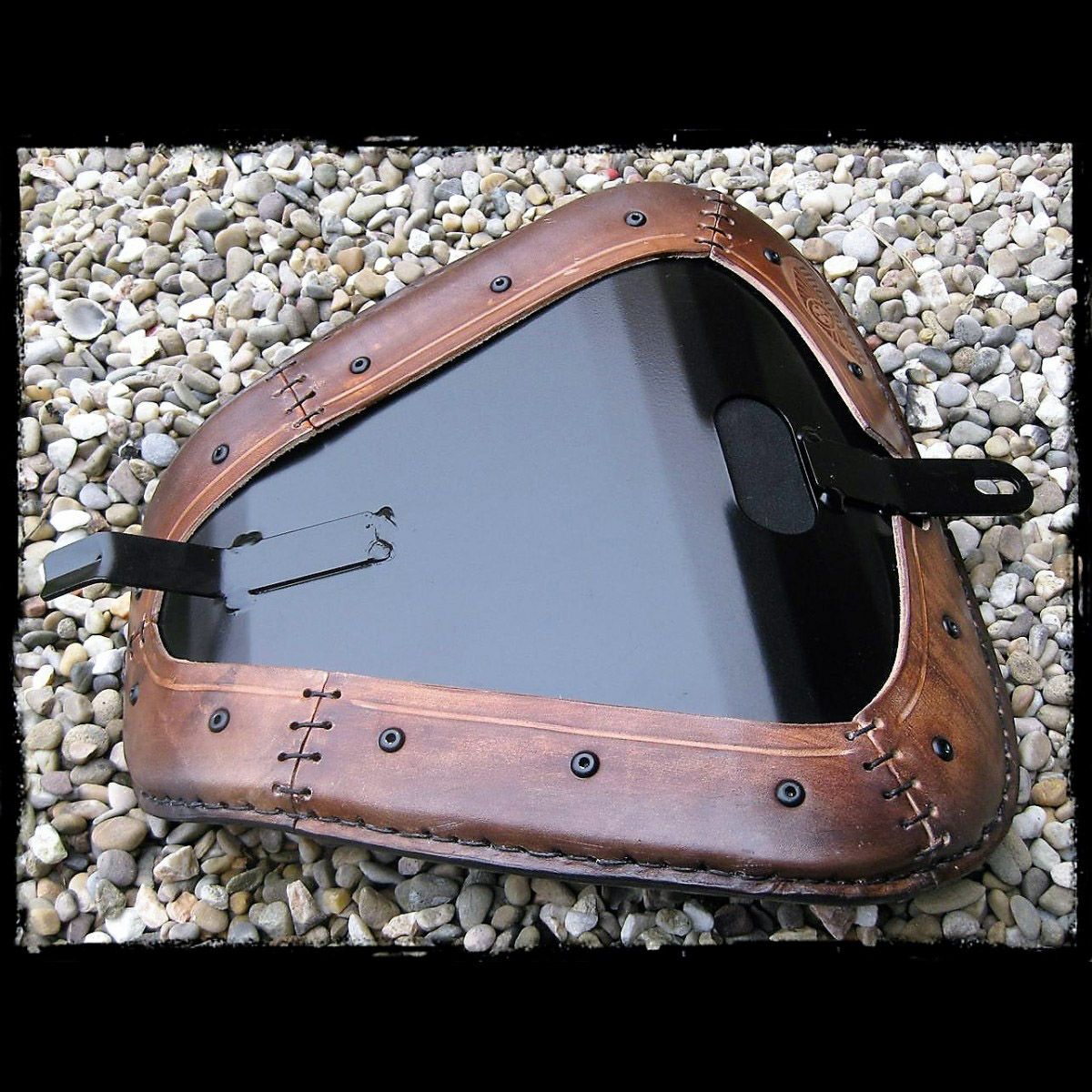 dhカスタム スポーツスター ソロシート HDスカル ブラウン-03