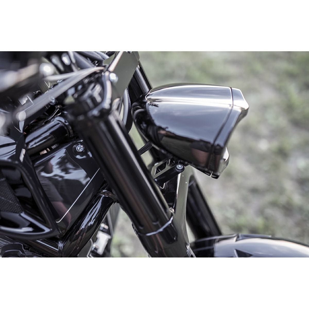 Killer Custom V-ROD ヘッドライトホルダー(汎用ヘッドライト