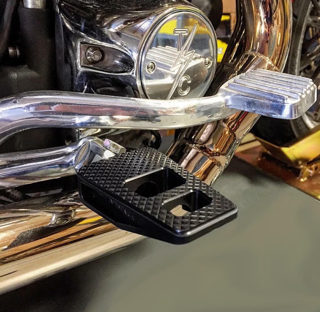 スラッシンサプライ　フットペグ　ハーレー　fxlrst などに スラッシンサプライ(THRASHIN SUPPLY) P-54 フットペグ ブラック
