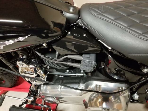 HOGWORKZ ソフテイル・ミッドフレームエアデフレクター ビビッドブラック-06