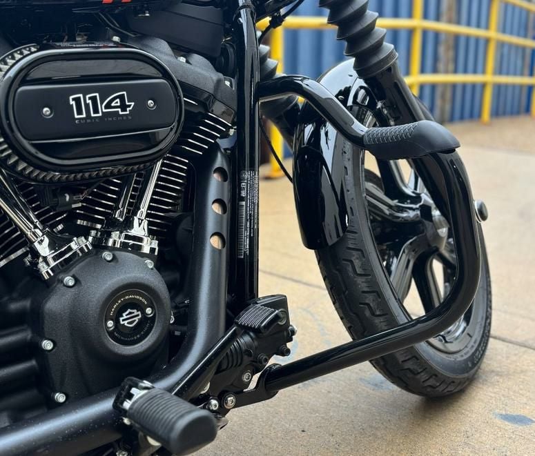 HOGWORKZ M8ソフテイル・マスタッシュエンジンガード ブラック-02