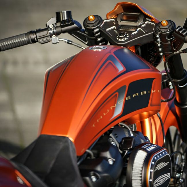 M8ソフテイル用スポーツスタースタイル フューエルタンク 未塗装