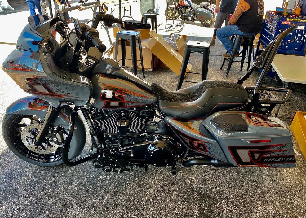 Siouxside Choppers ナックル・ライダーフロアボード グロスブラック-03