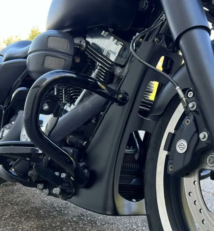 セール】チョップ・エンジンガード グロスブラック FLTRX/S |ハーレー