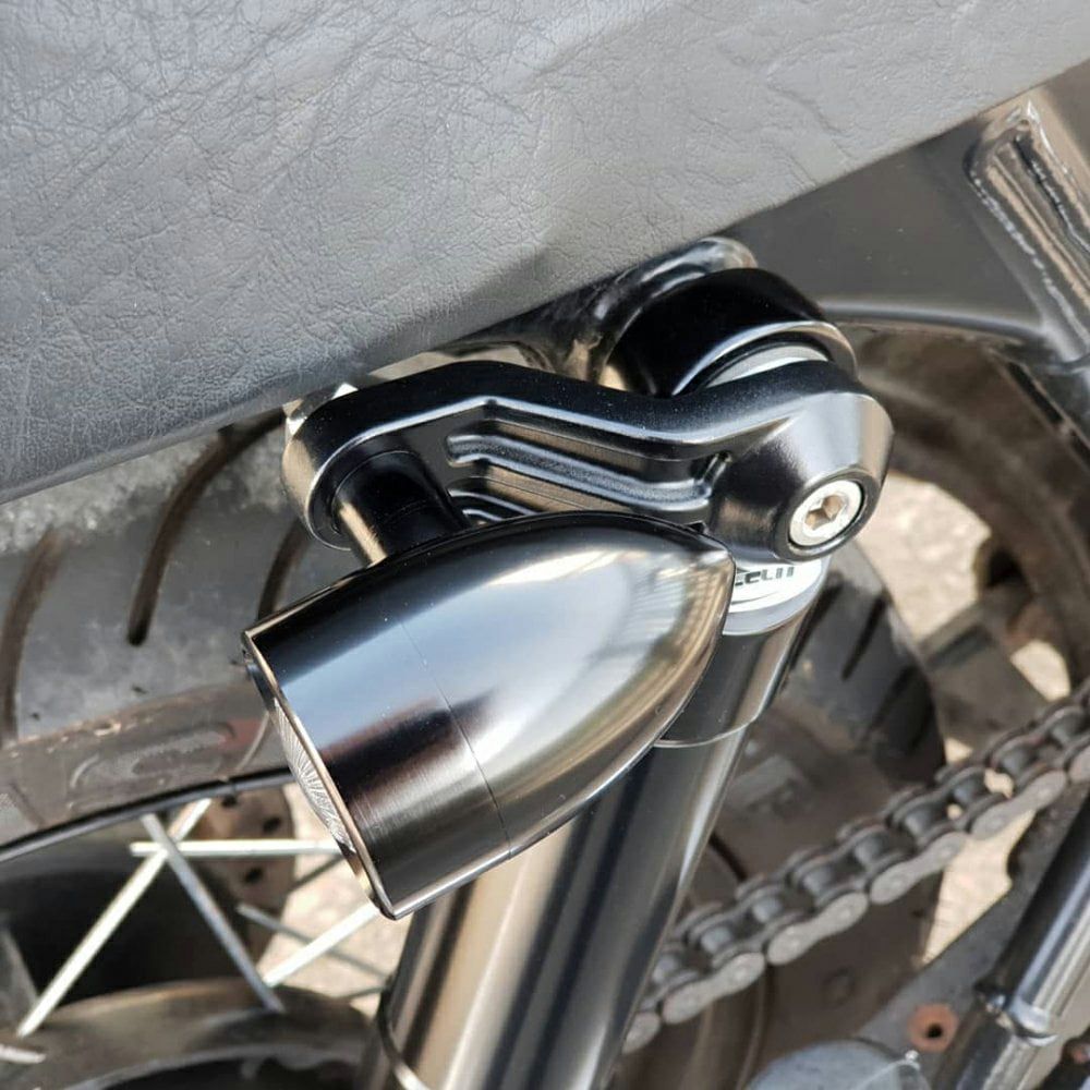 Motone トライライン アッパーショックマウント・ターンシグナルブラケット ブラック-04