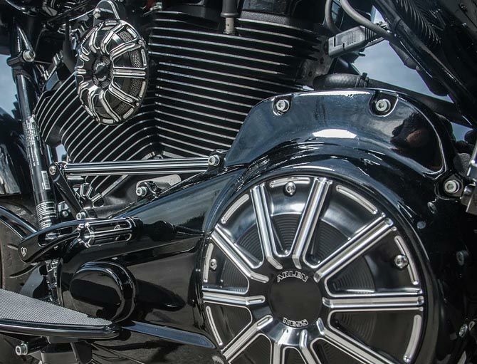 ハーレー、ツーリングM8用 アレンネス(Arlen Ness)ダービーカバー