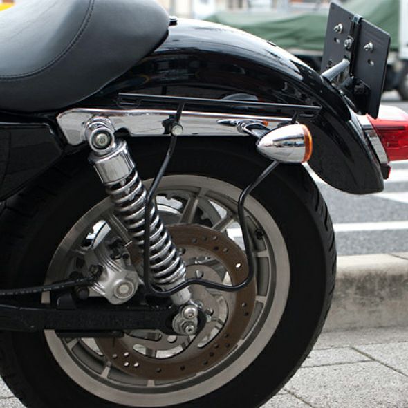 寺田モータース スポーツスター用サドルバッグサポート ブラック-01