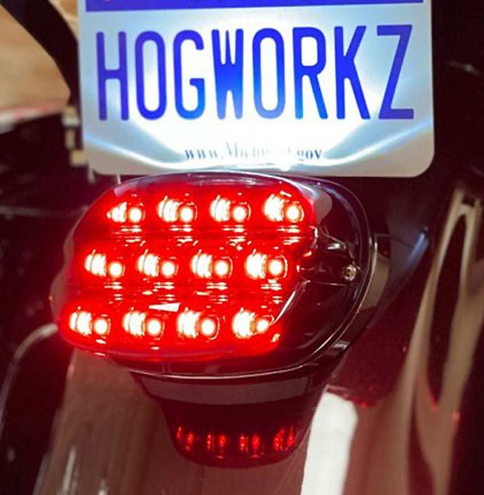 HOG WORKZ Xtreme LEDテールライト 上ライセンスプレートライト付 スモーク-08