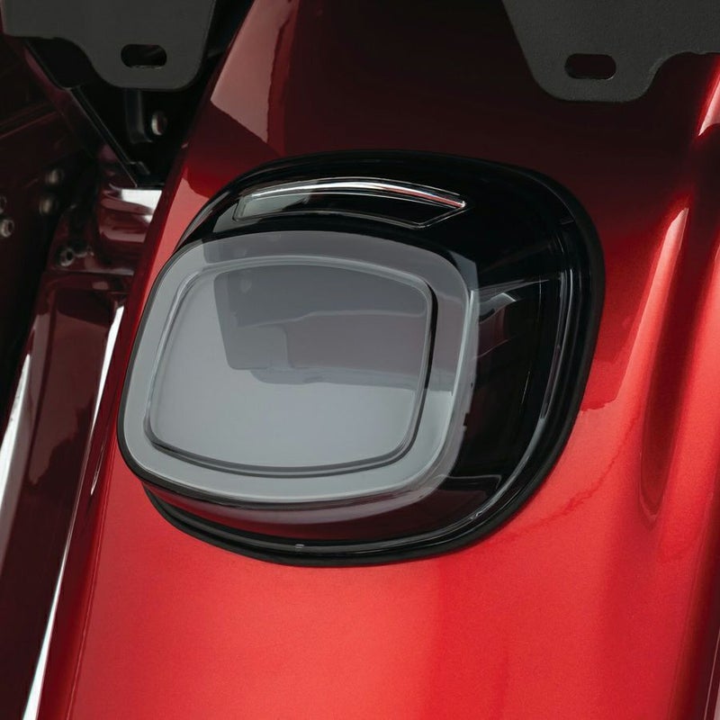 Kuryakyn TRACER LEDテールライト ライセンス灯窓付き スモーク-01