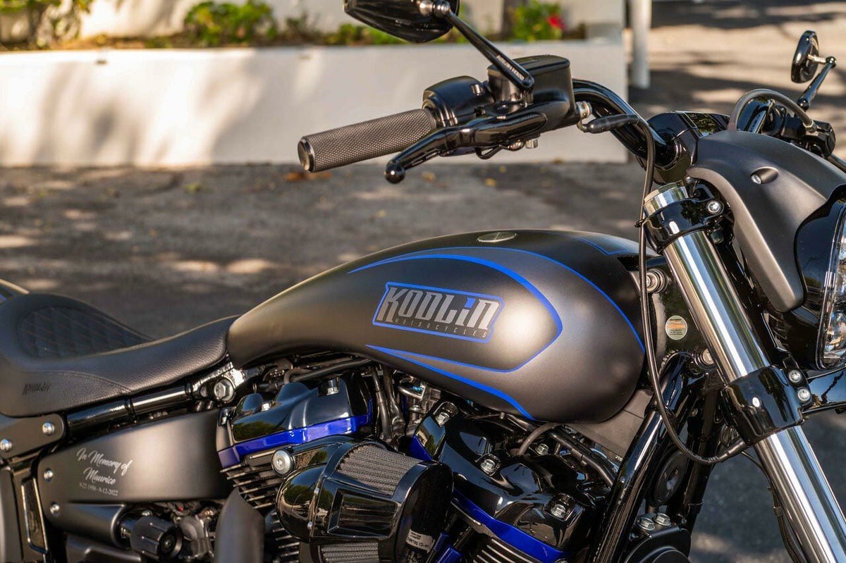 KODLIN M8ブレイクアウト ストレッチガスタンク 未塗装-010