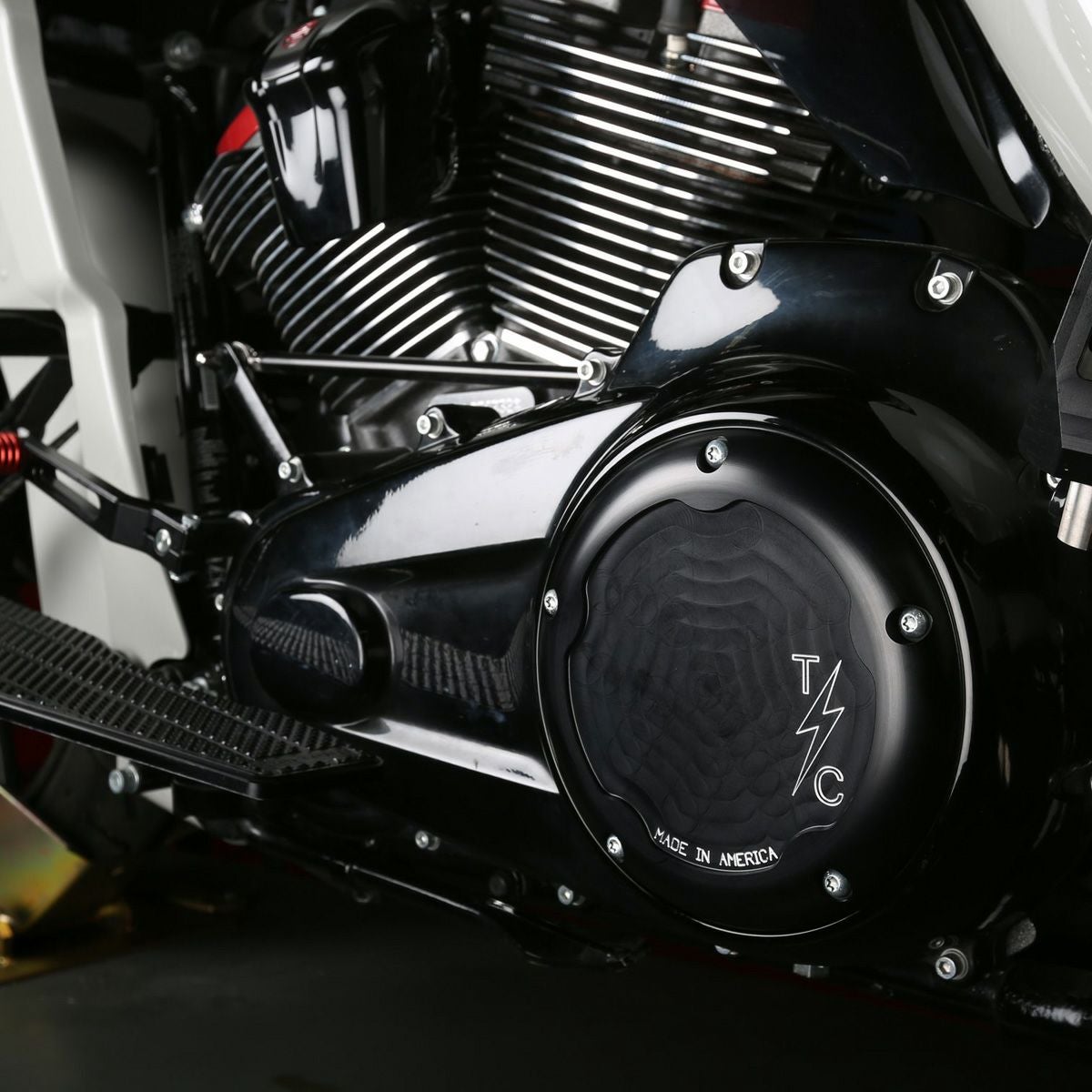 Thrashin Supply ディッシュデザイン ダービーカバー M8ツーリング ブラック-02