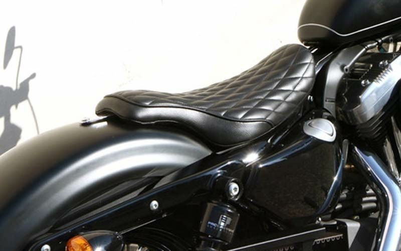 EasyRiders コブラソロシート ダイアモンドステッチ スポーツスター-03