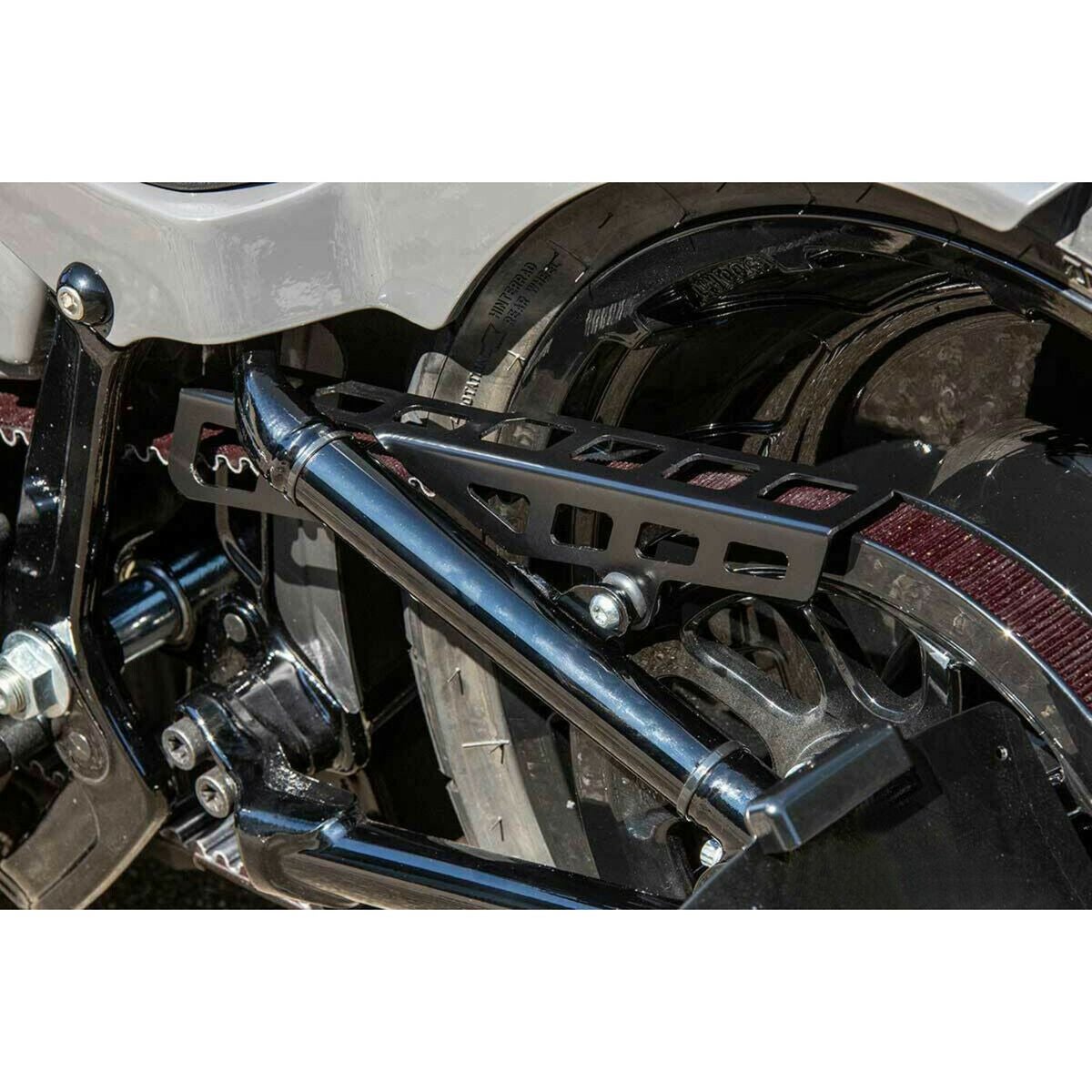 Ricks Motorcycles M8ソフテイル用 スクエアカット・ベルトガード マットブラック-02