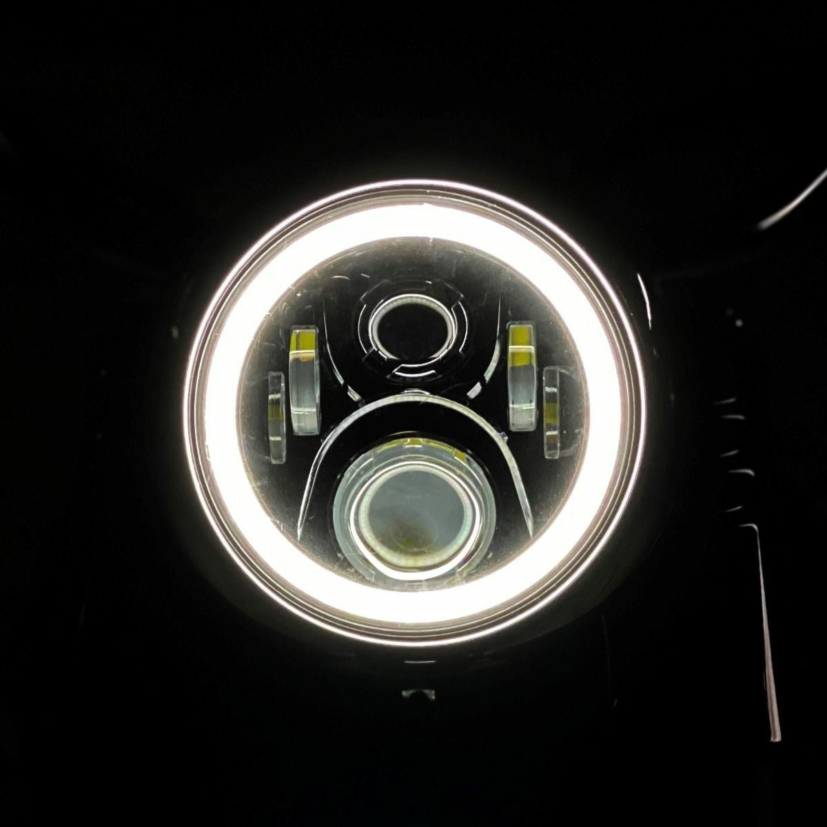 Custom Dynamics 7インチ・HALOリング付LEDヘッドライト クローム-04