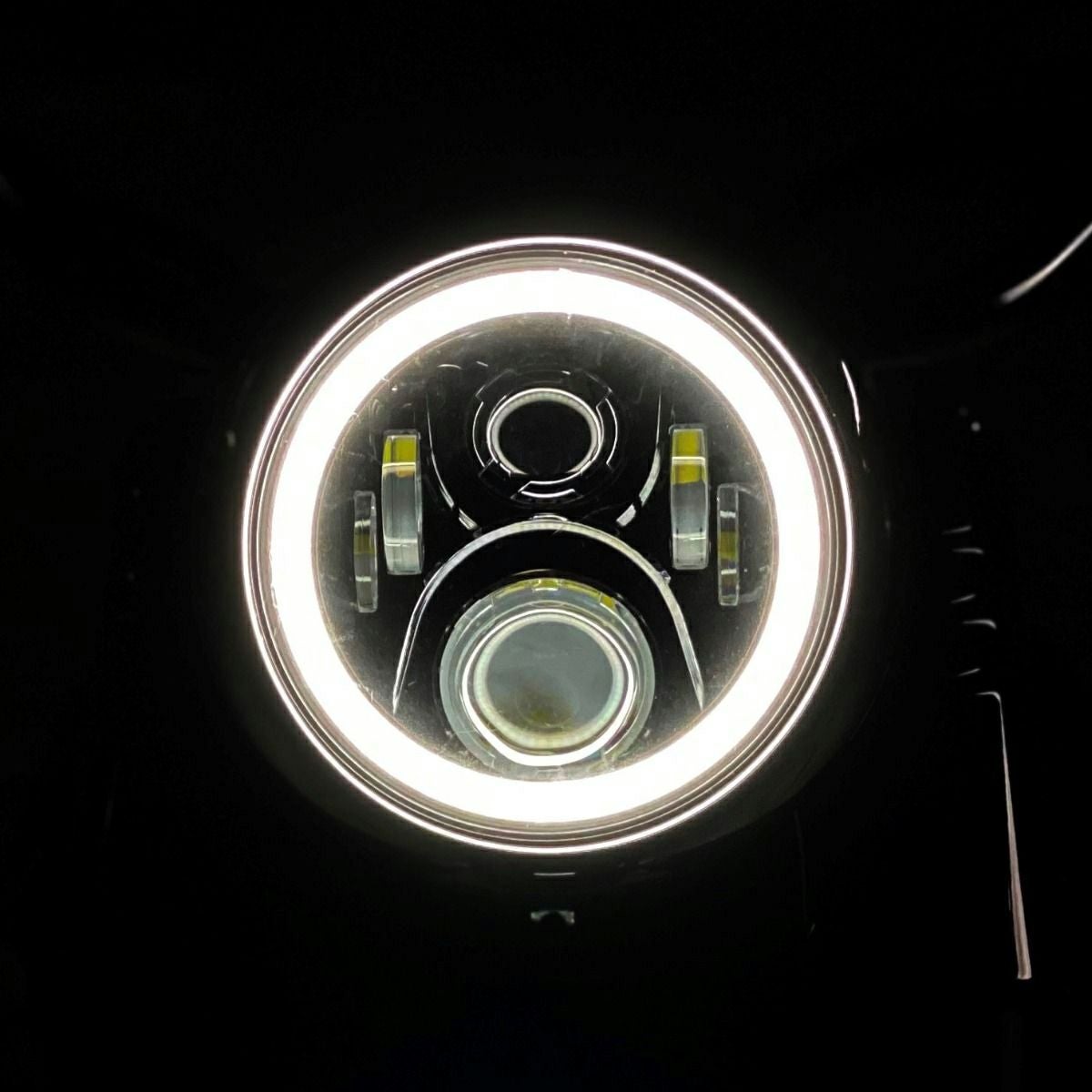 Custom Dynamics 7インチ・HALOリング付LEDヘッドライト ブラック-04