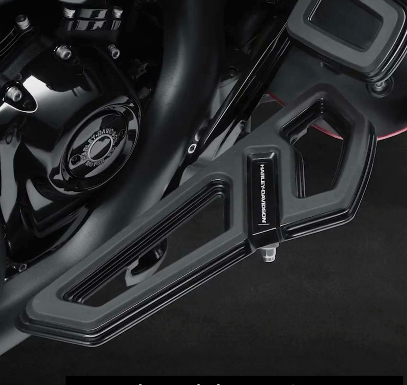 ハーレー M8 Softail用 エンパイア ライダーフットボードキット ブラック-01