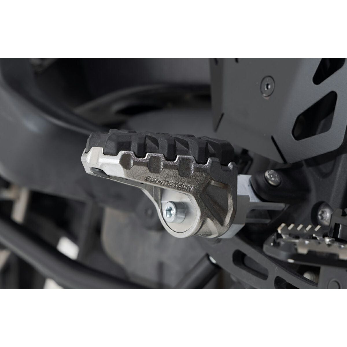 ハーレー Pan America用 EVO ポジション可変式ライダーフットレストセット SW-MOTECH-03