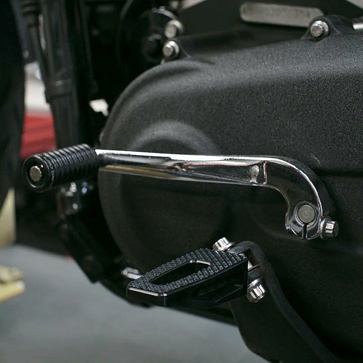 ハーレー、クルーザーソフテイル用Thrashin（スラッシン）フットペグ