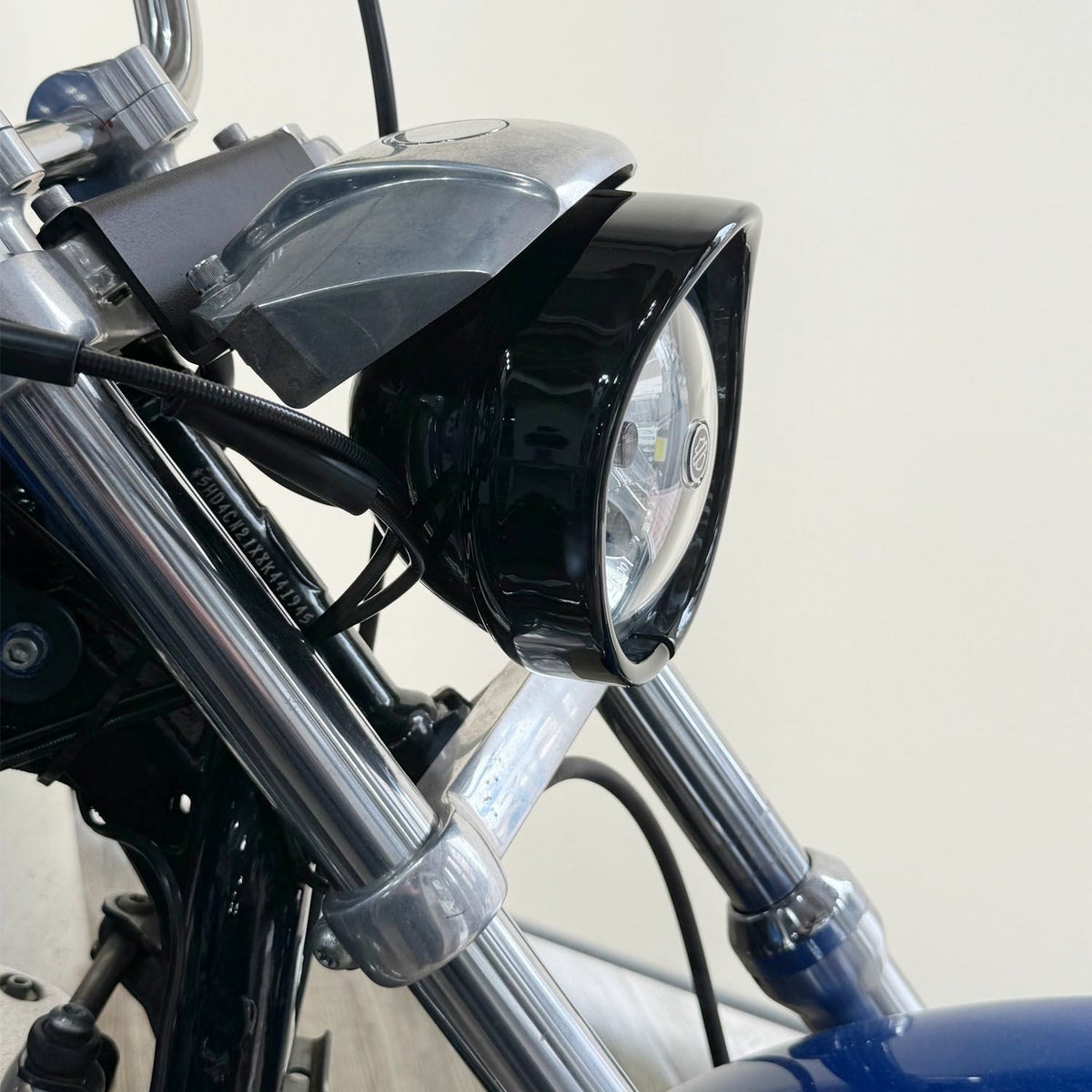 バイザースタイル ヘッドライト・トリムリング 5-3/4インチ用 グロスブラック WMW 3