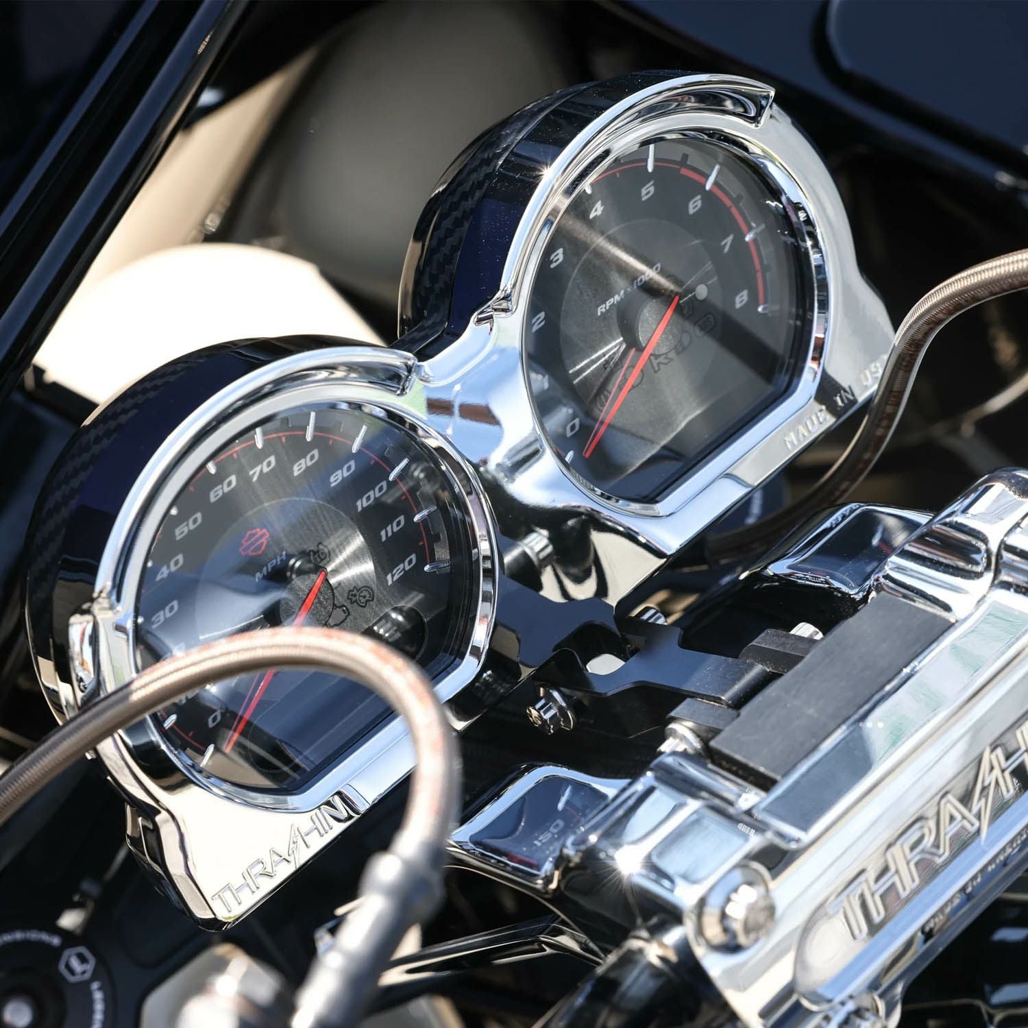 FLTR ロードグライド用 メーター＆タンクアクセサリー｜ハーレー