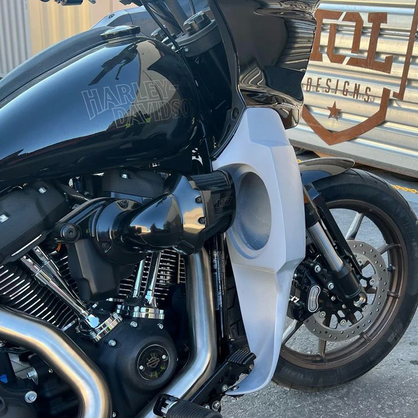 ハーレー M8 ローライダーST ロワーフェアリング(スピーカー用カット