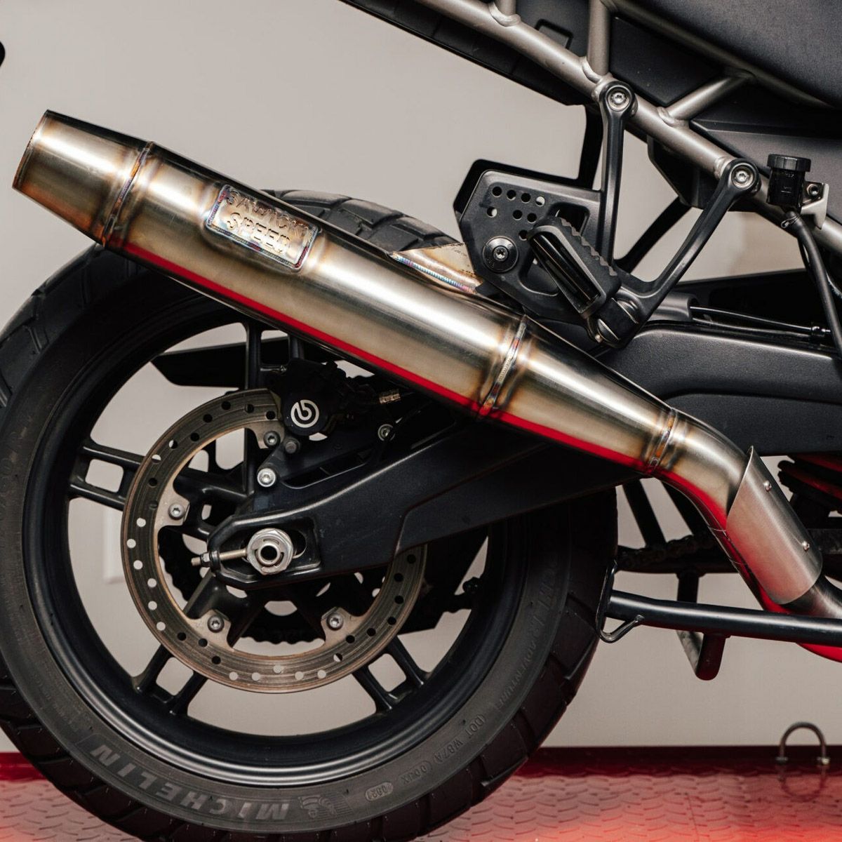 SALE】AKRAPOVIC ハーレー パンアメリカ チタン・スリップオンマフラー